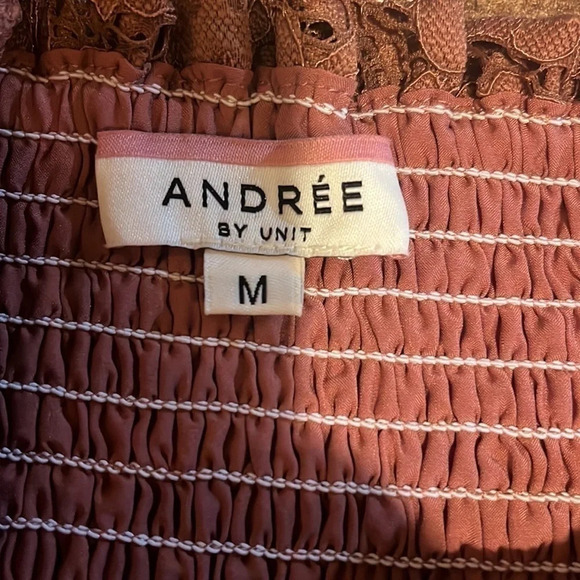 Andree by unit size M burnt orange lace sleeve smocked front top - Picture 8 of 9